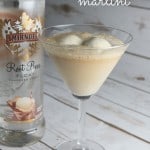 Need a tasty summer drink? This delicious root beer float martini is an easy drink recipe! Try it, you'll love it!