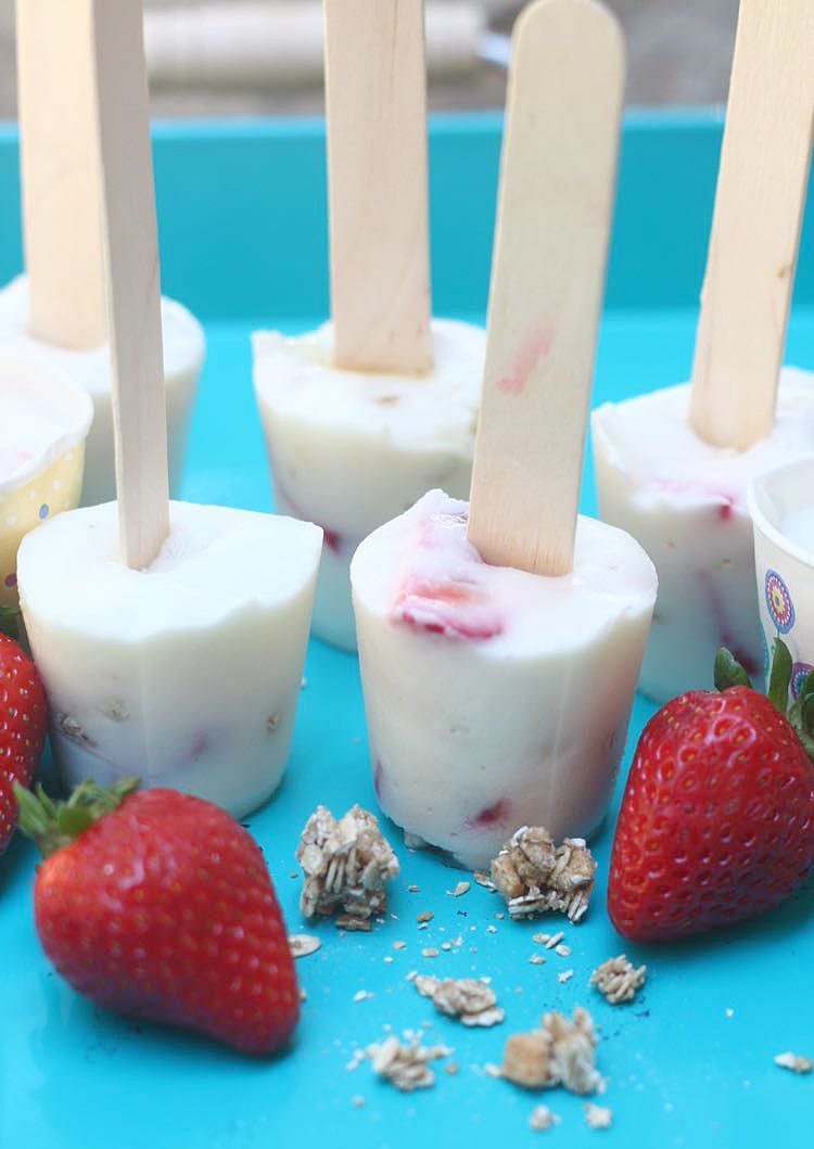 Need an easy breakfast idea? These breakfast popsicles are delicious and the kids think they are getting a real treat so early in the morning.