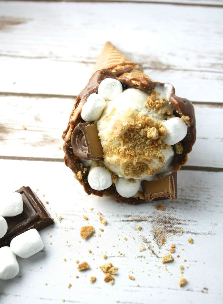 Looking for a smores dessert recipe? This no bake dessert recipe is so yummy, the whole family will love it. This smores ice cream recipe is a must try!