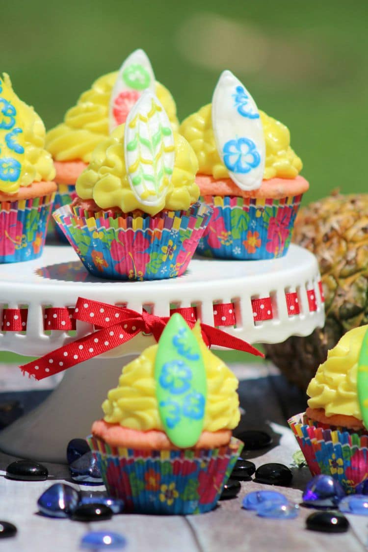 Surfboard cupcakes are the perfect beach themed party. Use these for birthdays or summer bbq.