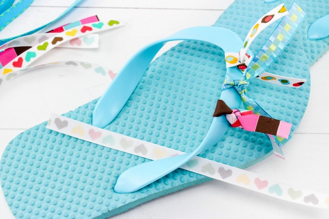 decorating flip flops with ribbon