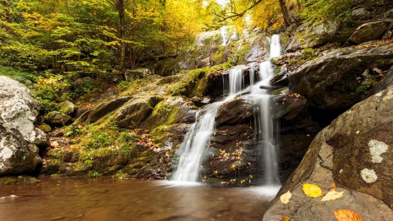 Dark_Hollow_Falls_Trail_Waterfall