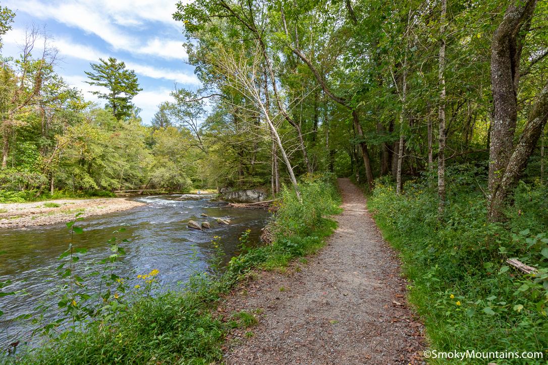 Oconaluftee_River_Trail