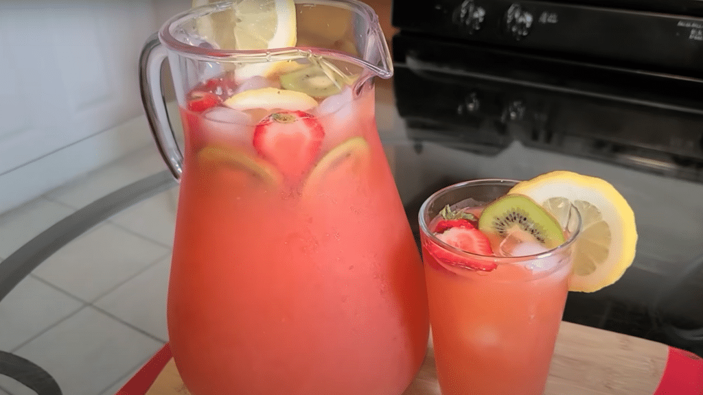 Chill and Serve ( Strawberry kiwi lemonade)
